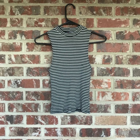 Crop top - Picture 1 of 2